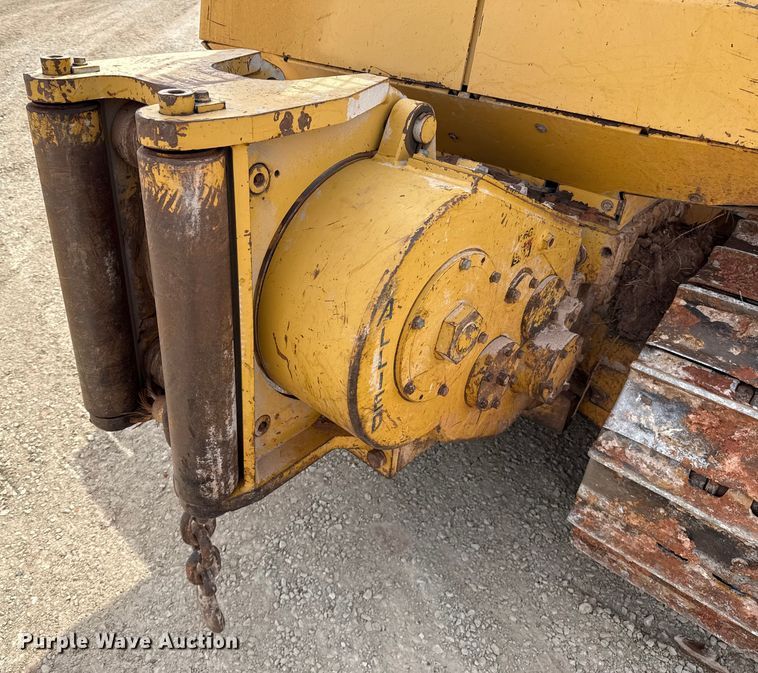 image for item ES5798 2004 John Deere 750C LT dozer