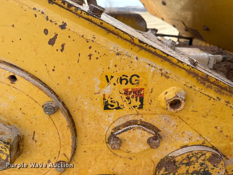 image for item ES5798 2004 John Deere 750C LT dozer