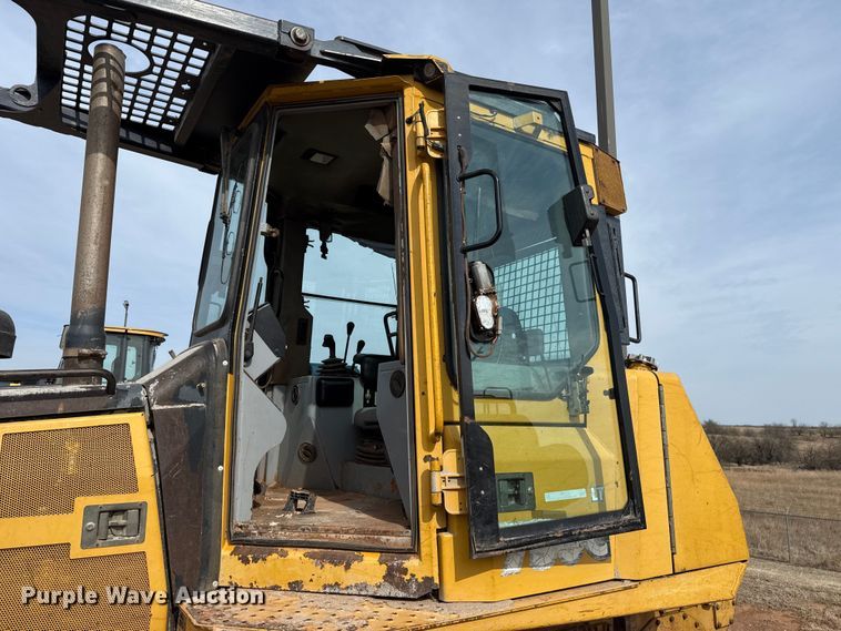 image for item ES5798 2004 John Deere 750C LT dozer