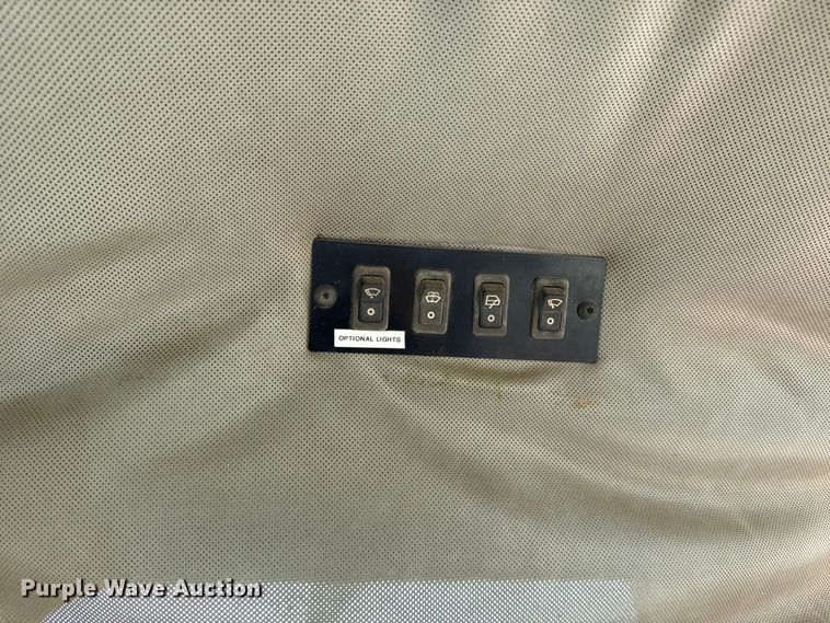 image for item ES5798 2004 John Deere 750C LT dozer