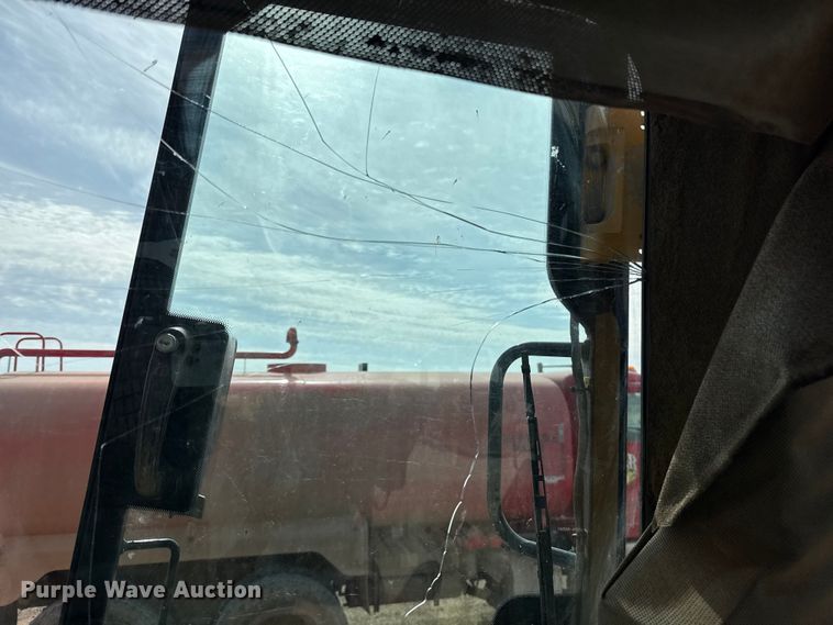 image for item ES5798 2004 John Deere 750C LT dozer