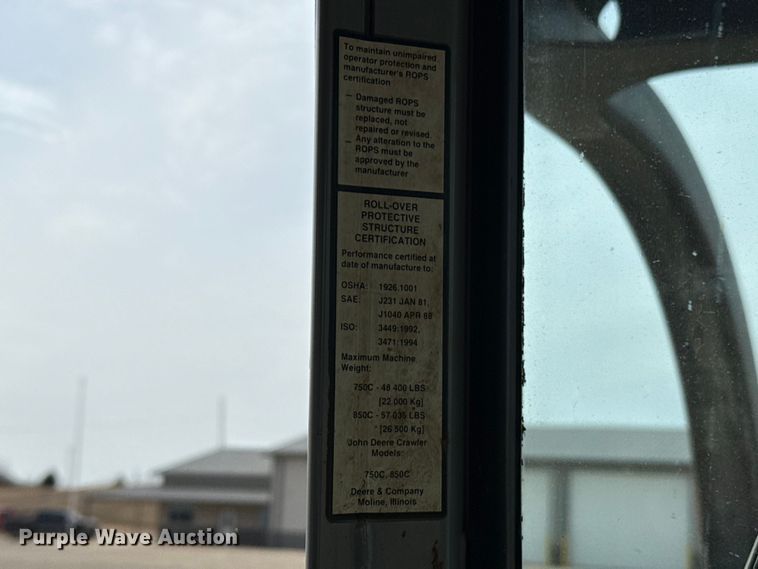 image for item ES5798 2004 John Deere 750C LT dozer