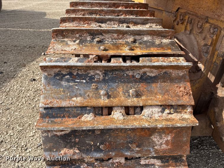 image for item ES5798 2004 John Deere 750C LT dozer