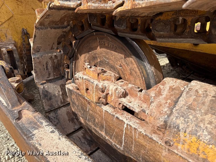 image for item ES5798 2004 John Deere 750C LT dozer