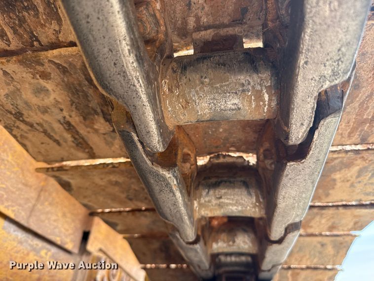 image for item ES5798 2004 John Deere 750C LT dozer