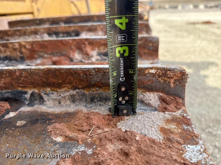 image for item ES5798 2004 John Deere 750C LT dozer