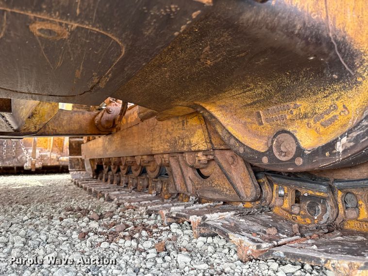 image for item ES5798 2004 John Deere 750C LT dozer