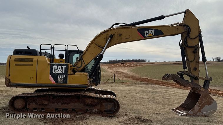 image for item ES5799 2015 Caterpillar 326FL excavator