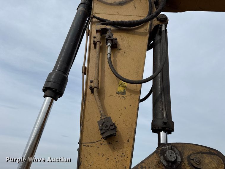 image for item ES5799 2015 Caterpillar 326FL excavator