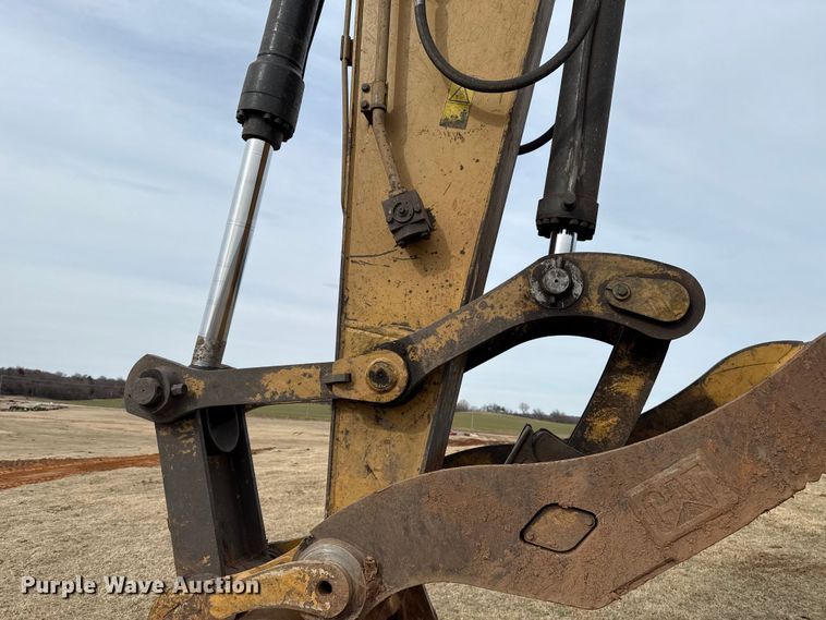 image for item ES5799 2015 Caterpillar 326FL excavator
