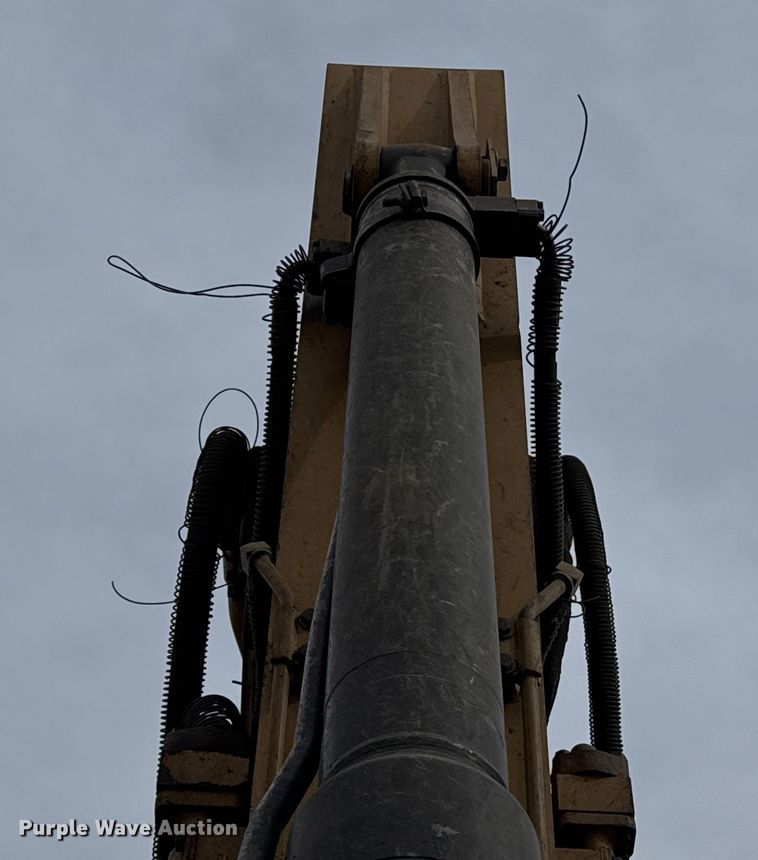 image for item ES5799 2015 Caterpillar 326FL excavator