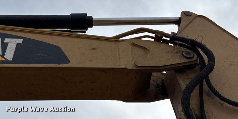 image for item ES5799 2015 Caterpillar 326FL excavator