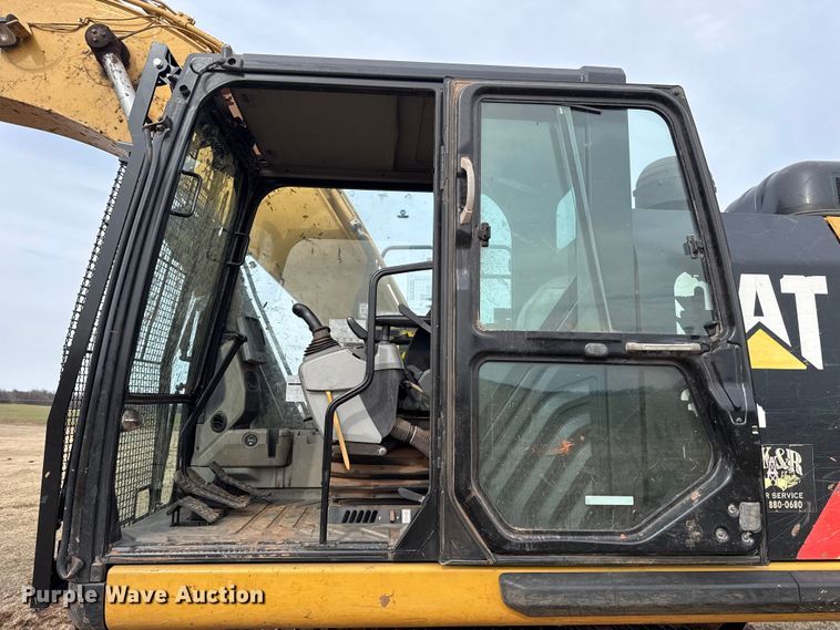 image for item ES5799 2015 Caterpillar 326FL excavator
