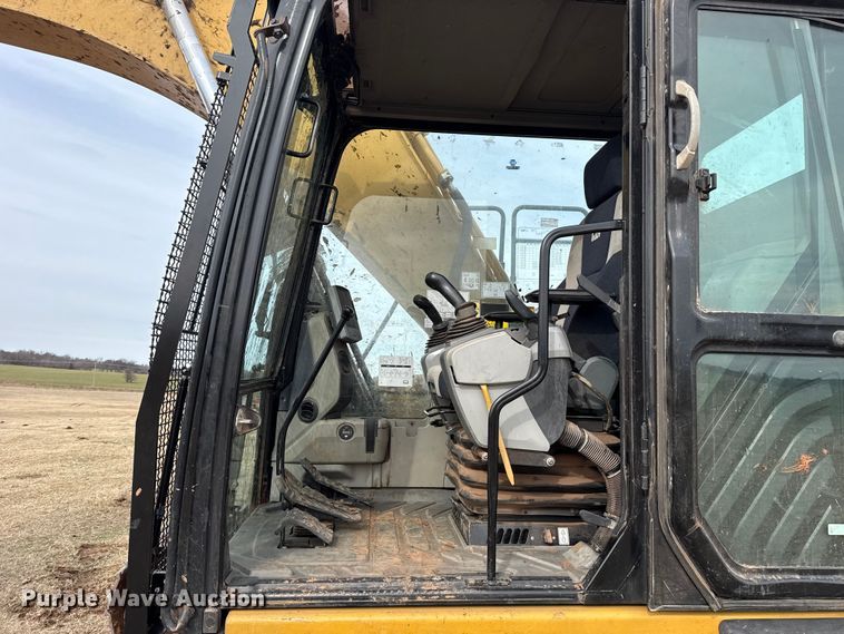 image for item ES5799 2015 Caterpillar 326FL excavator
