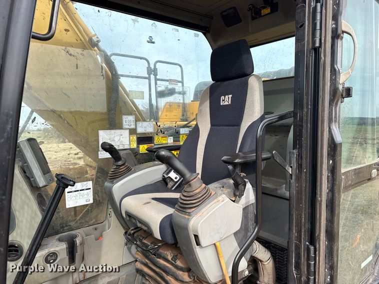 image for item ES5799 2015 Caterpillar 326FL excavator