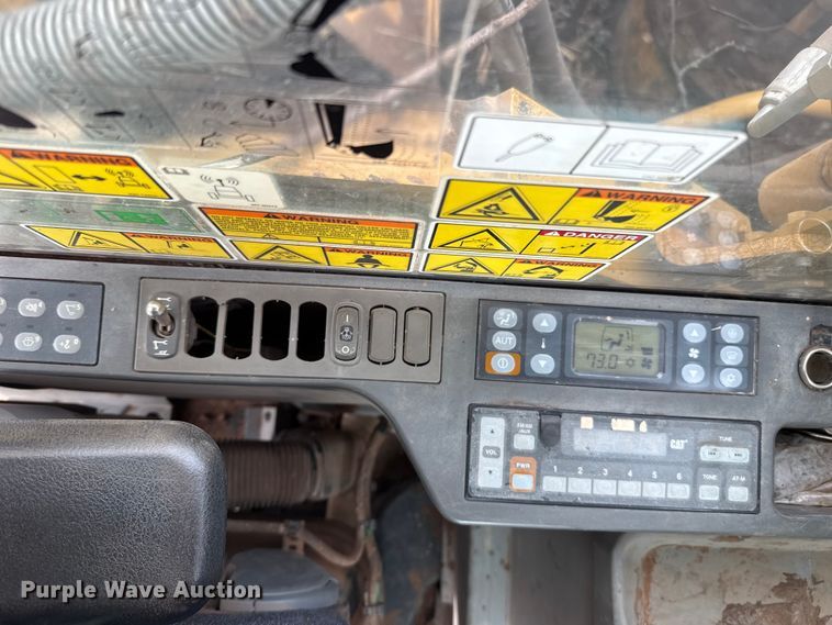 image for item ES5799 2015 Caterpillar 326FL excavator