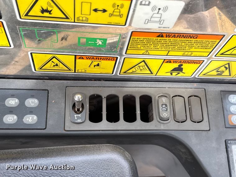 image for item ES5799 2015 Caterpillar 326FL excavator