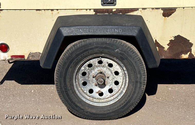 image for item ES5810 2000 Ingersoll Rand P185WJD air compressor