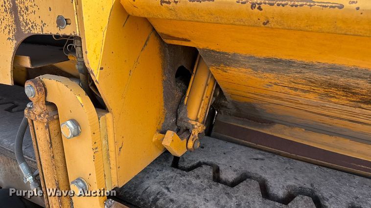 image for item ES5816 1999 Blaw-Knox PF-5510 paver