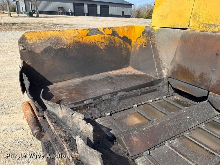 image for item ES5816 1999 Blaw-Knox PF-5510 paver