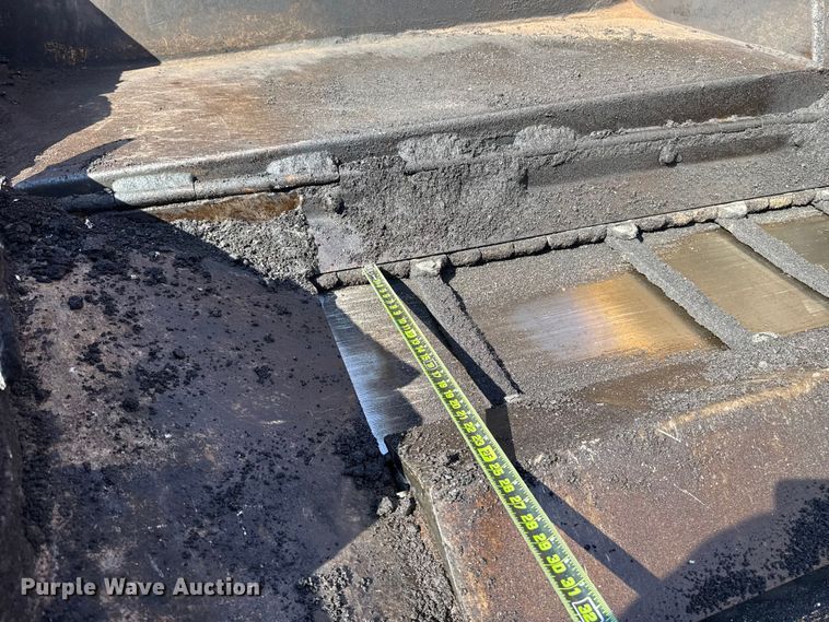 image for item ES5816 1999 Blaw-Knox PF-5510 paver