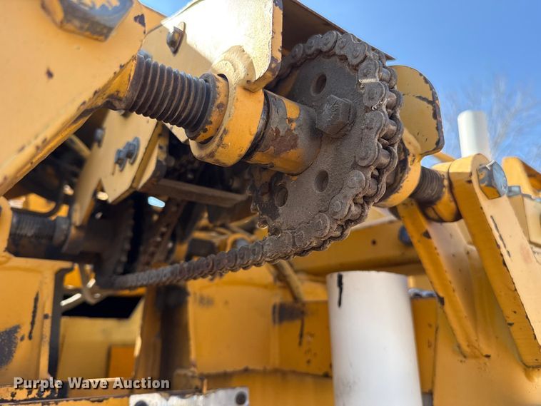 image for item ES5816 1999 Blaw-Knox PF-5510 paver