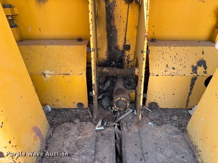 image for item ES5816 1999 Blaw-Knox PF-5510 paver