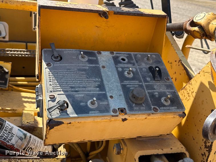 image for item ES5816 1999 Blaw-Knox PF-5510 paver