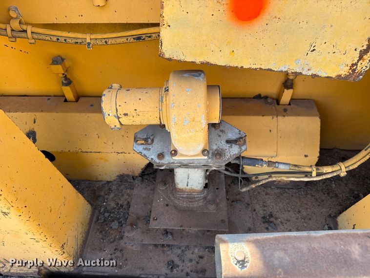 image for item ES5816 1999 Blaw-Knox PF-5510 paver