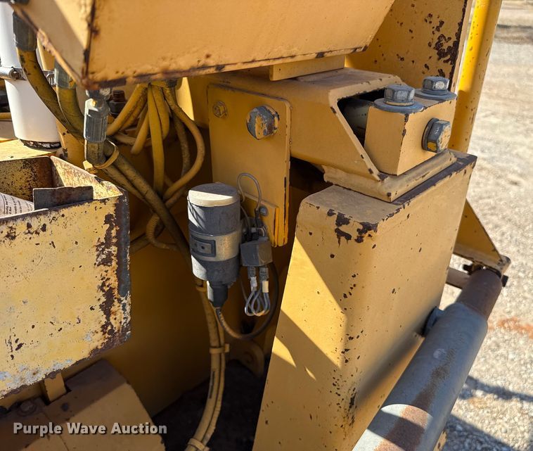 image for item ES5816 1999 Blaw-Knox PF-5510 paver