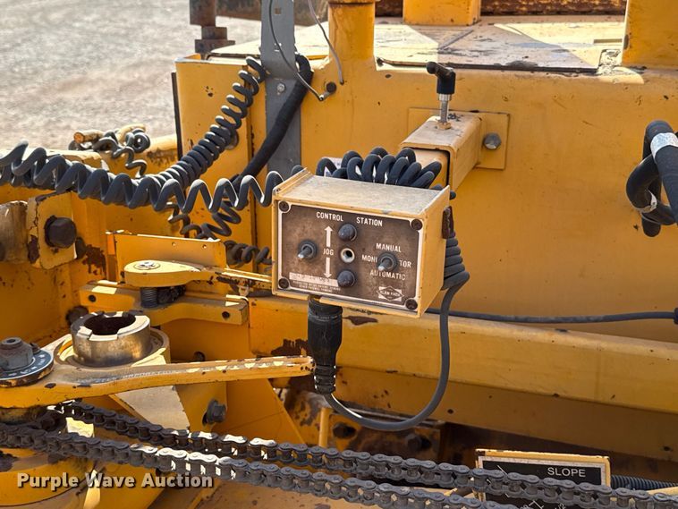 image for item ES5816 1999 Blaw-Knox PF-5510 paver