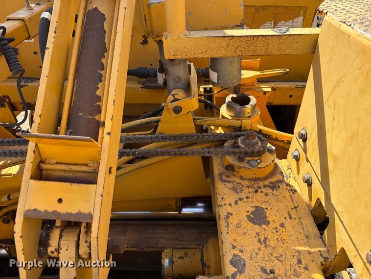 image for item ES5816 1999 Blaw-Knox PF-5510 paver