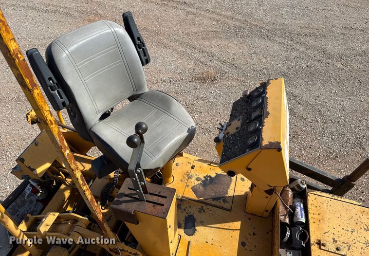 image for item ES5816 1999 Blaw-Knox PF-5510 paver