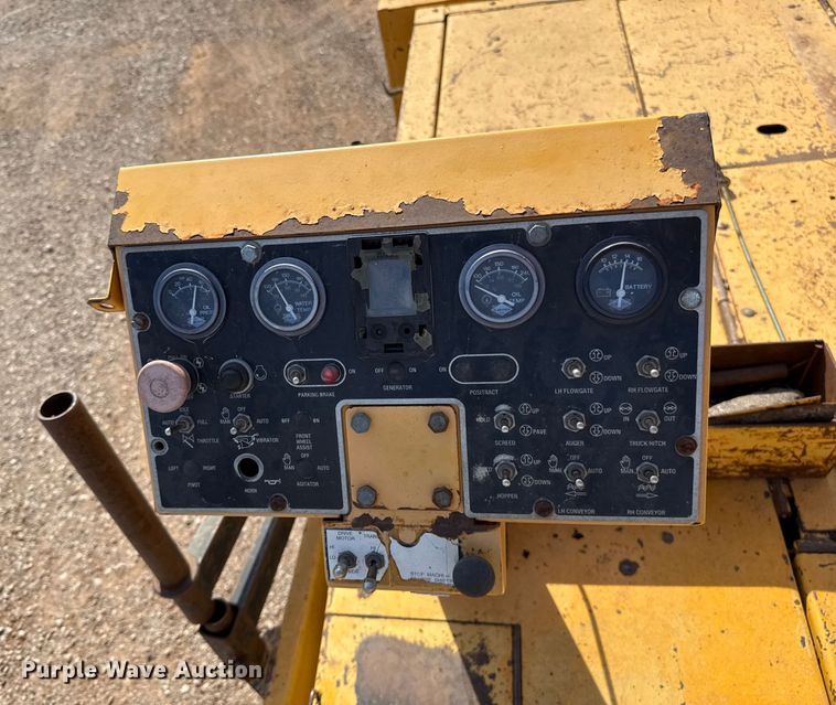 image for item ES5816 1999 Blaw-Knox PF-5510 paver