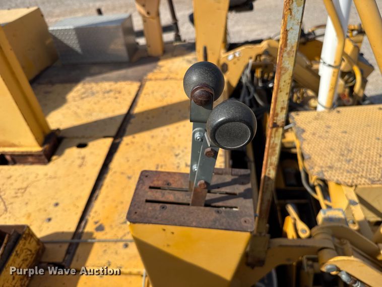 image for item ES5816 1999 Blaw-Knox PF-5510 paver