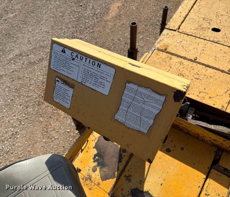 image for item ES5816 1999 Blaw-Knox PF-5510 paver