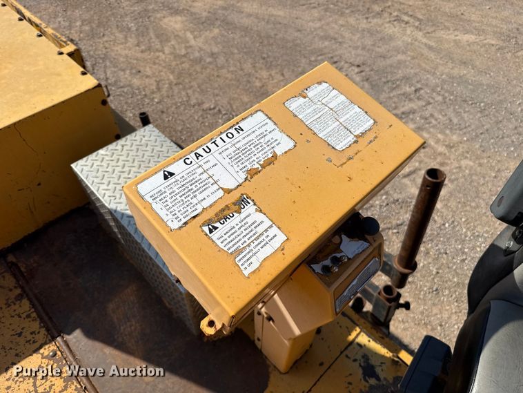 image for item ES5816 1999 Blaw-Knox PF-5510 paver