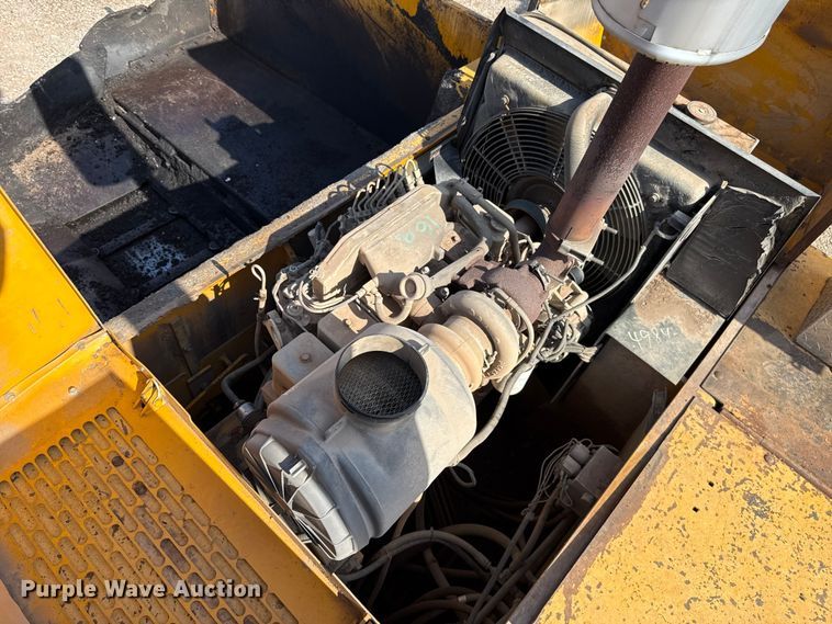 image for item ES5816 1999 Blaw-Knox PF-5510 paver