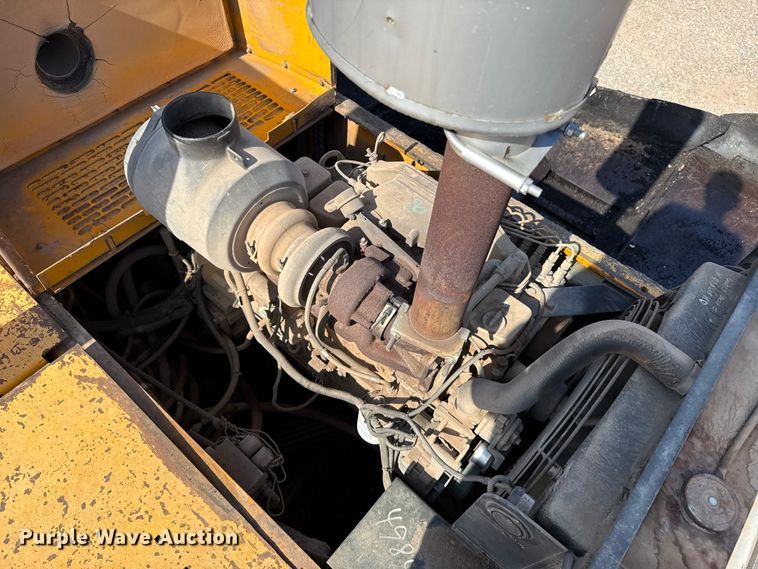 image for item ES5816 1999 Blaw-Knox PF-5510 paver