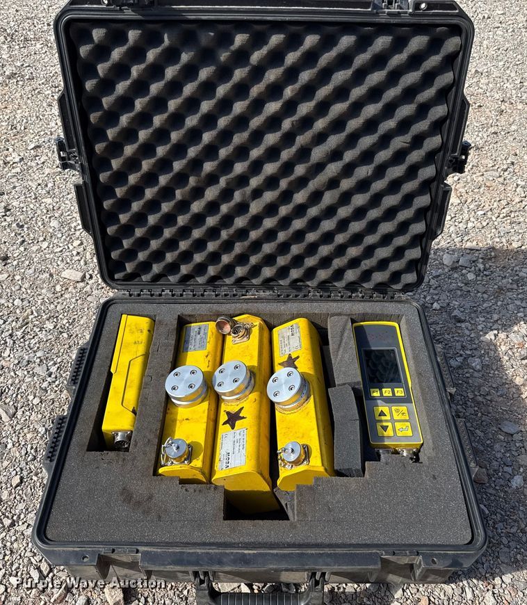 image for item ES5816 1999 Blaw-Knox PF-5510 paver