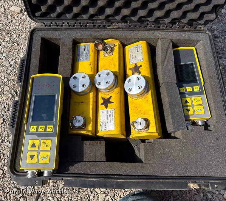 image for item ES5816 1999 Blaw-Knox PF-5510 paver