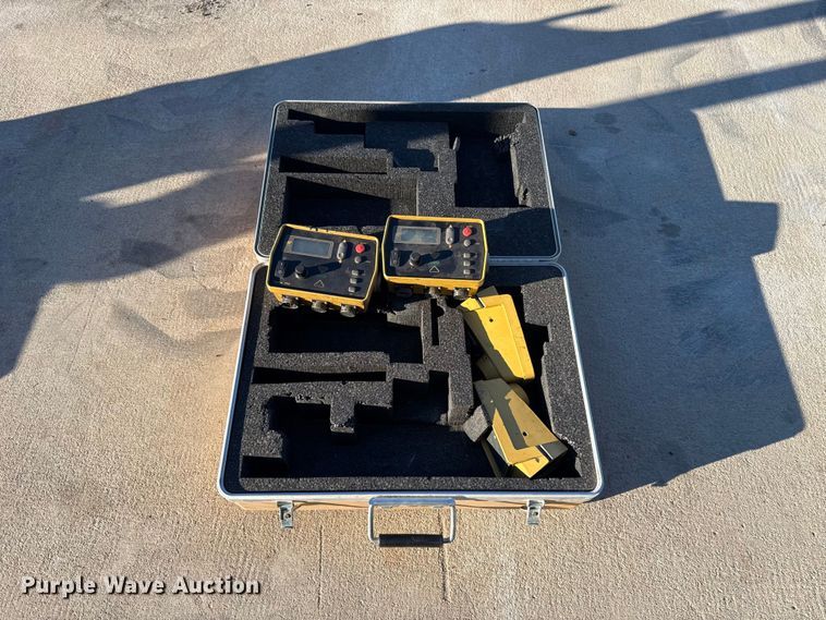 image for item ES5816 1999 Blaw-Knox PF-5510 paver