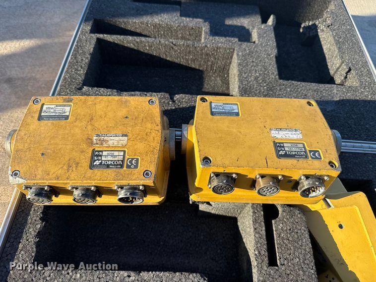 image for item ES5816 1999 Blaw-Knox PF-5510 paver