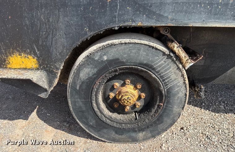 image for item ES5819 2000 Hypac C530AH pneumatic roller