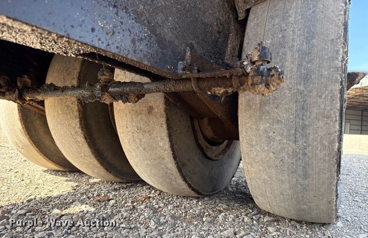 image for item ES5819 2000 Hypac C530AH pneumatic roller