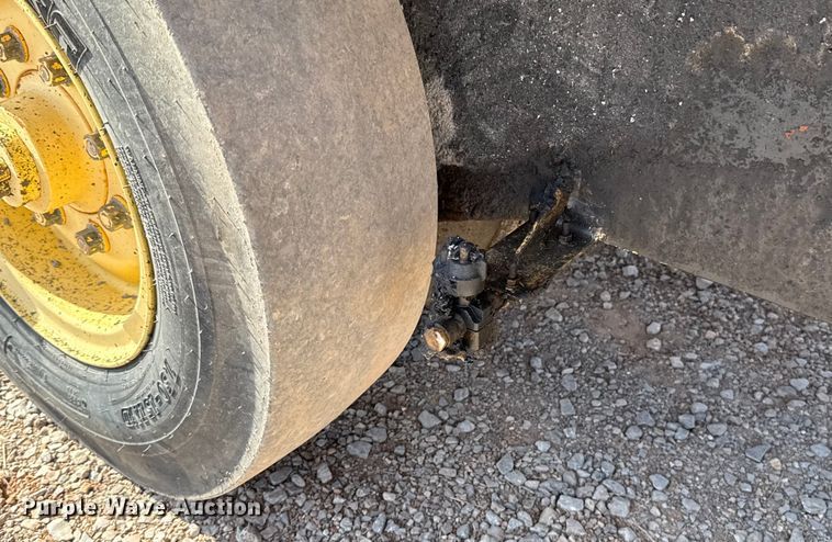 image for item ES5820 2007 Hypac C530AH pneumatic roller