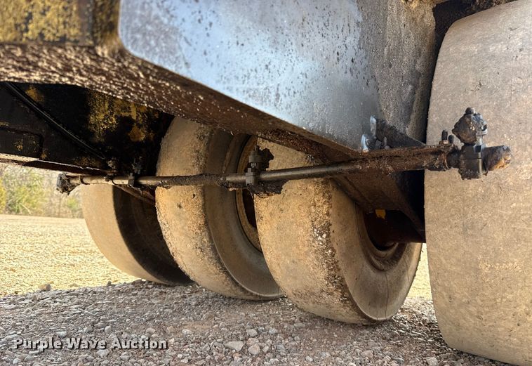 image for item ES5820 2007 Hypac C530AH pneumatic roller