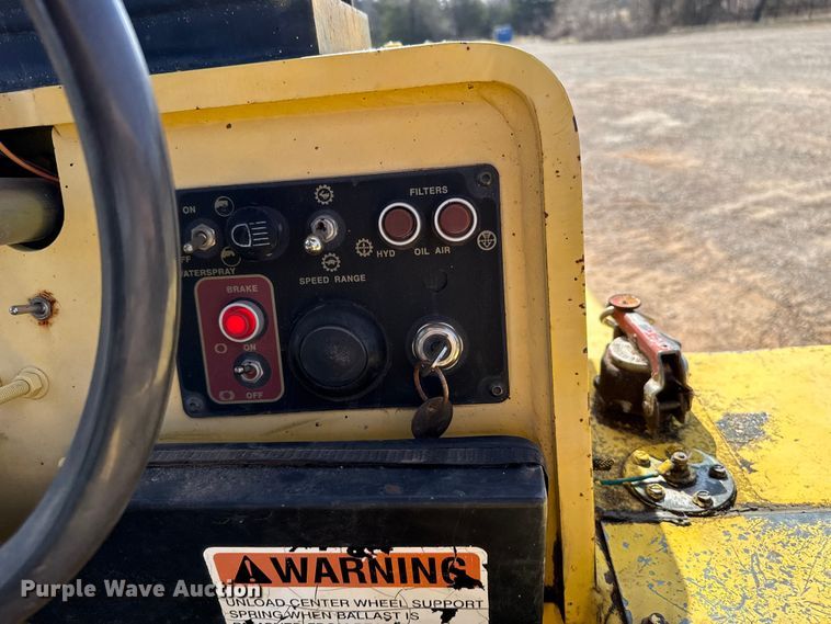 image for item ES5820 2007 Hypac C530AH pneumatic roller