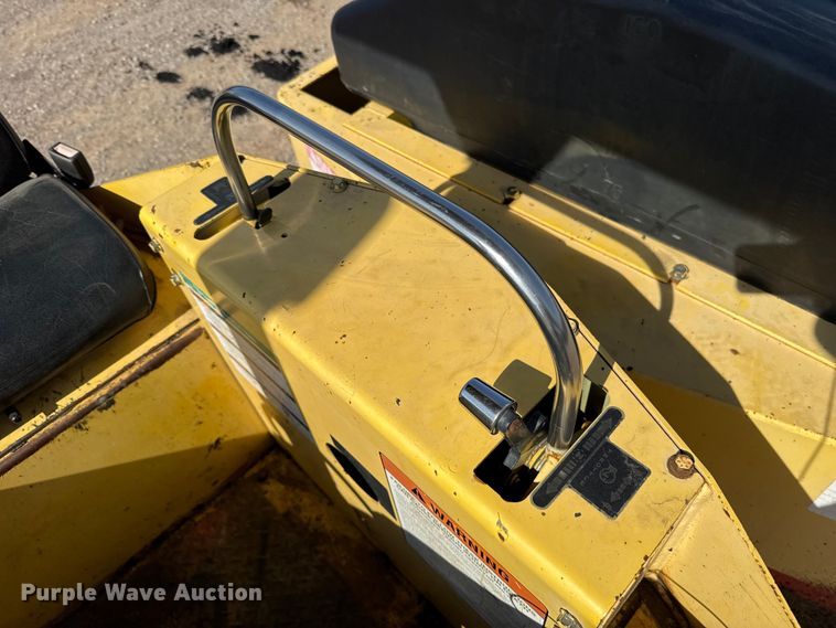 image for item ES5820 2007 Hypac C530AH pneumatic roller