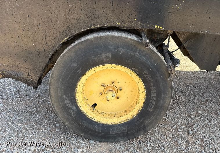 image for item ES5820 2007 Hypac C530AH pneumatic roller